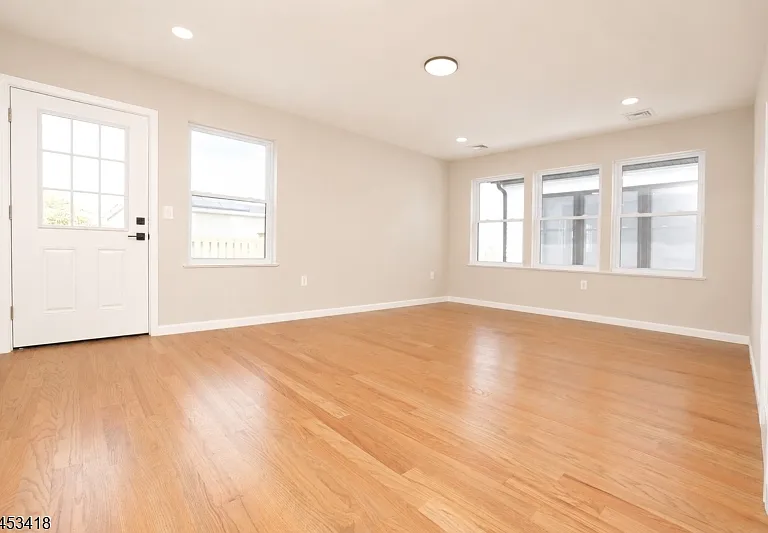 29 Frederick St #2 — Photo 11