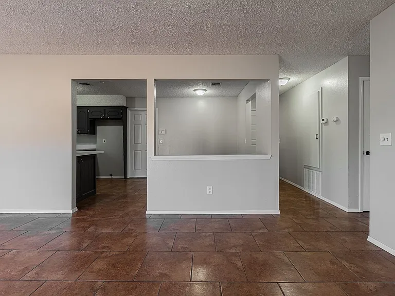 821 Peregrine Dr — Photo 26