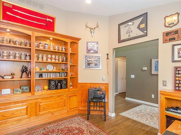 4th image of 8376 Parkridge Dr #168