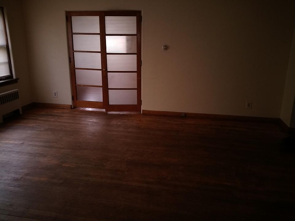 1st image of 2415 Benderwirt Ave