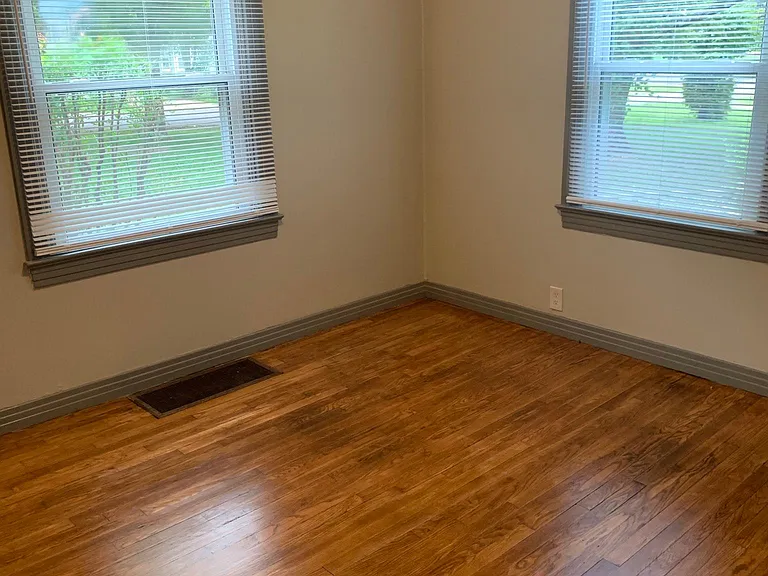 233 Greenwood Ave — Photo 8