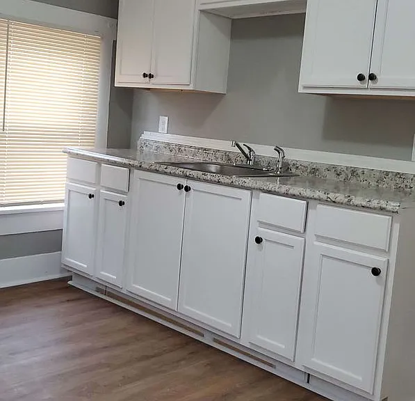 211 N Walnut St — Photo 11