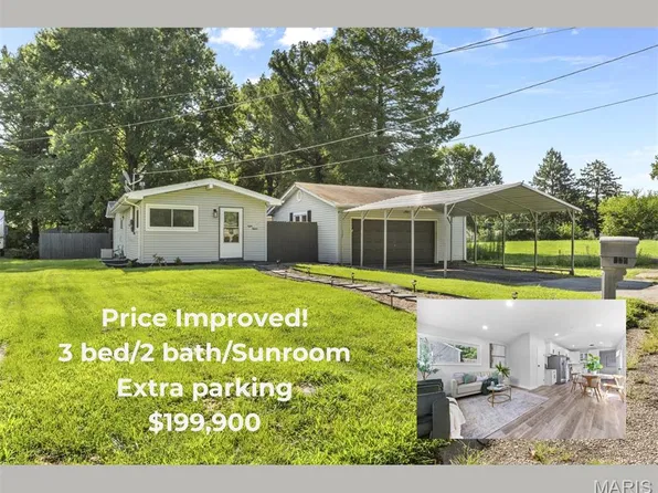 815 Southmoor Pl, Godfrey, IL 62035