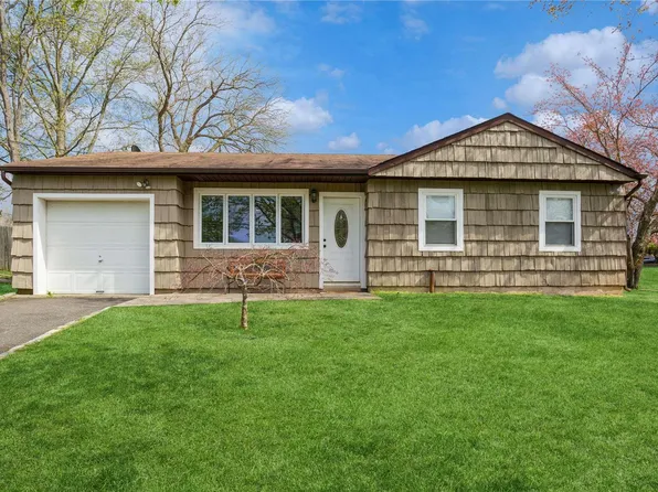 22 Longstreet Drive, Lake Grove, NY 11755