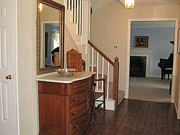 4th image of 4 Vicksburg Ln