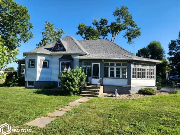 107 S Main St, Toledo, IA 52342