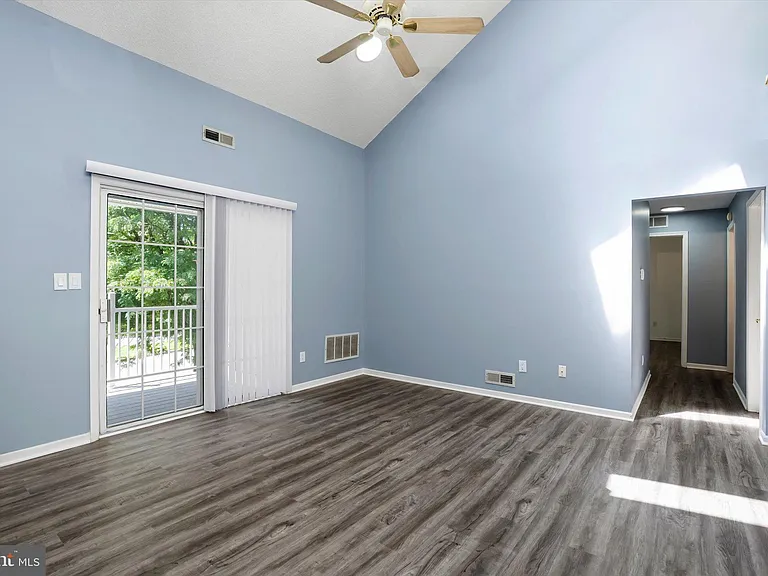 3604 Saxony Dr — Photo 6