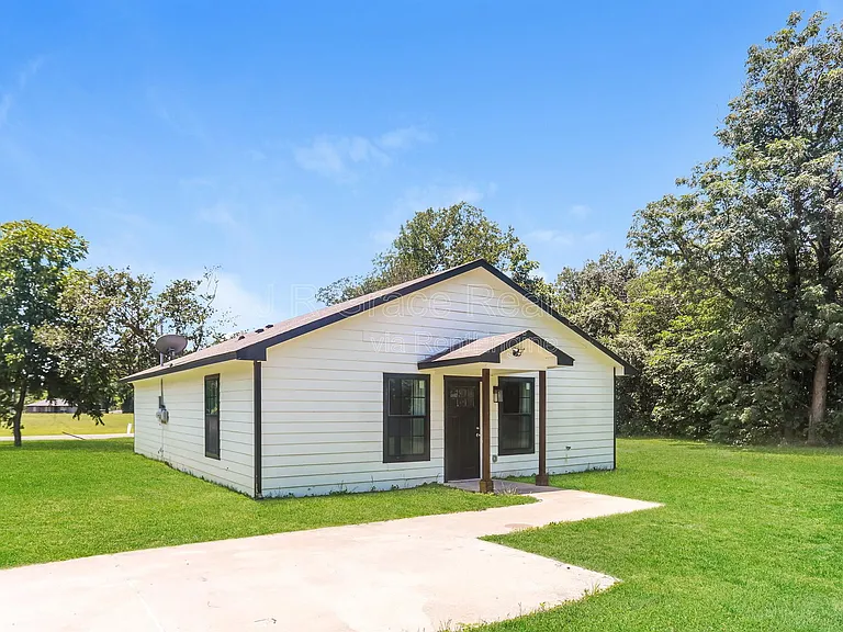 1324 Cherry St — Photo 15
