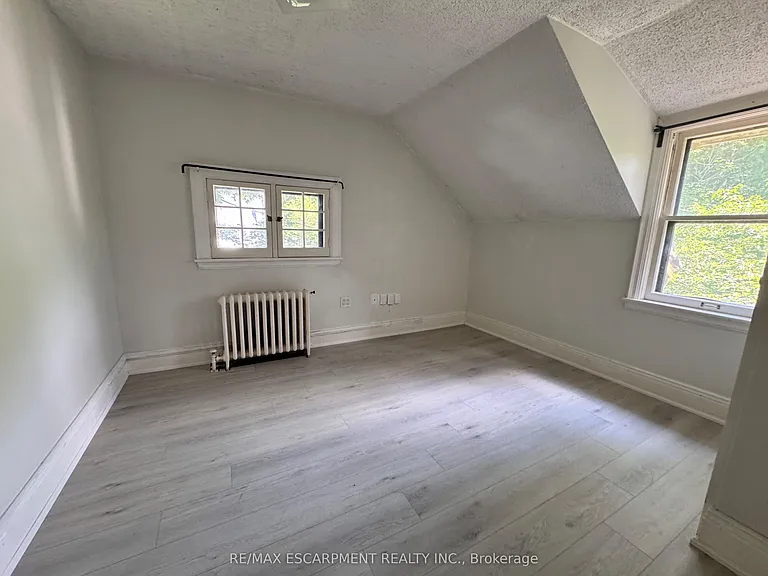 62 Plains Rd E — Photo 11