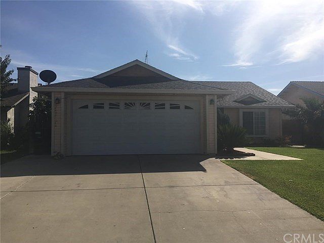 1st image of 2040 Valley Oak Way