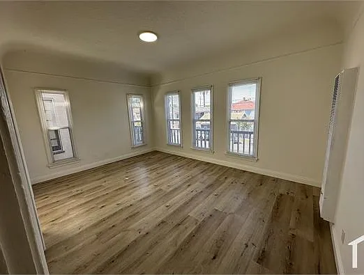 4506 S Hoover St — Photo 3
