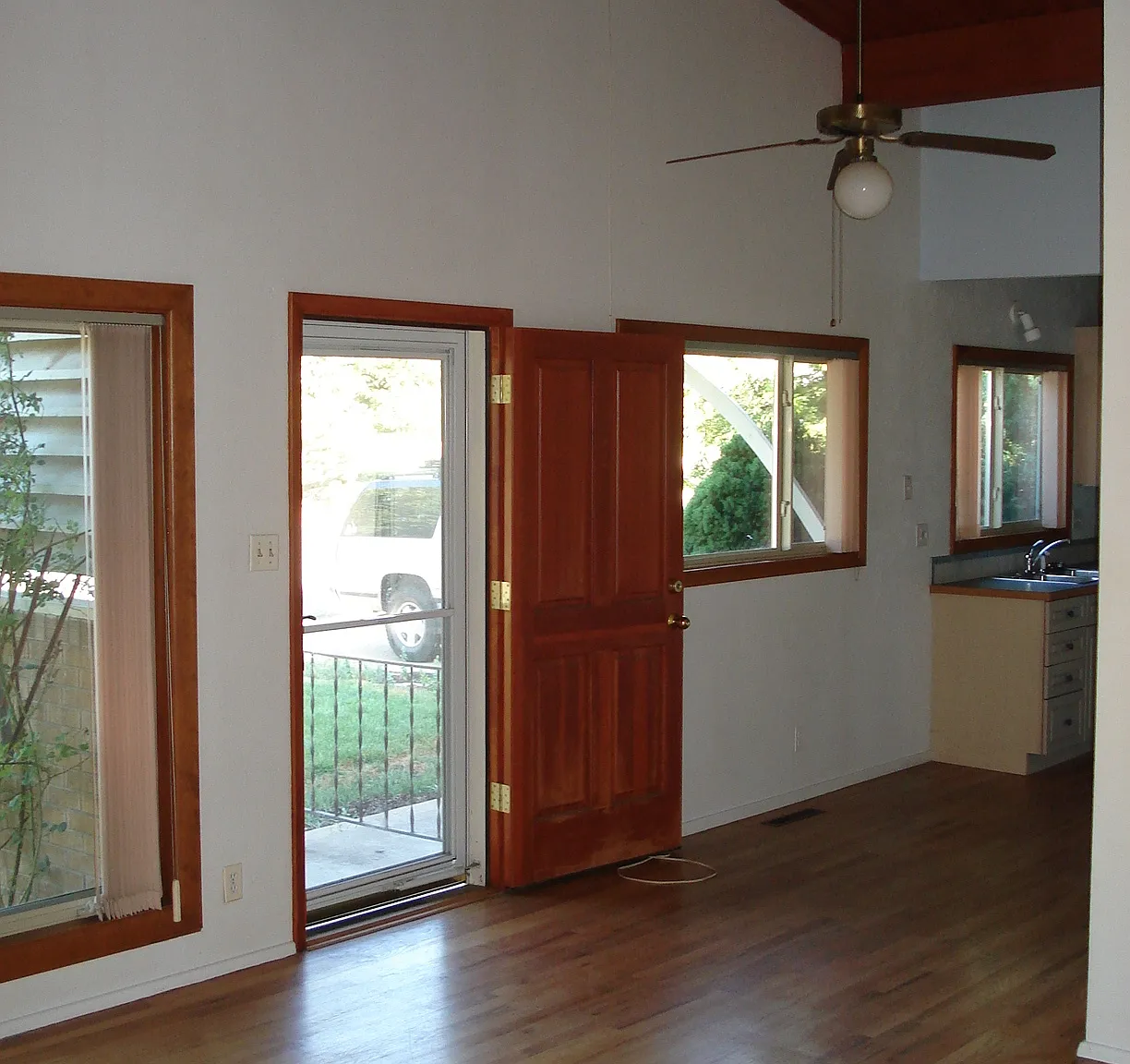 3 bed, 1.5 bath, 1100 sqft, $3,500 — Photo 4