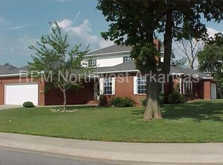 111 Fox Run Pl, Lowell, AR 72745