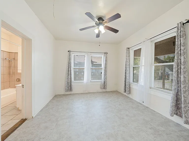 906 S Gevers St — Photo 12