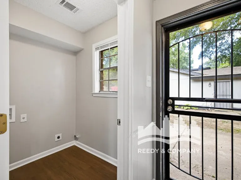 6213 Holly Park Dr — Photo 19