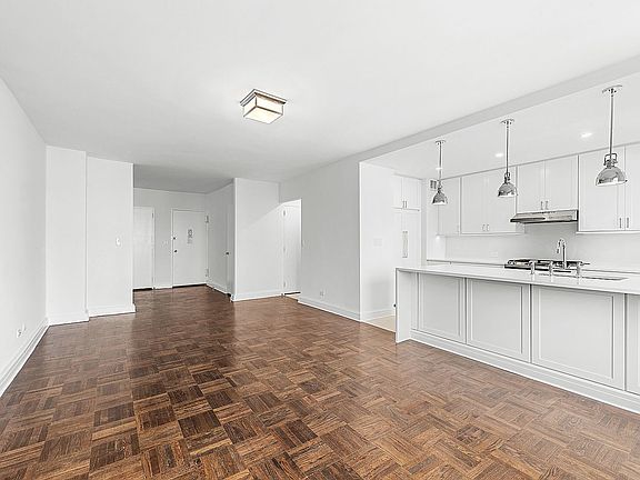 5th image of 215 E 68th St #7M
