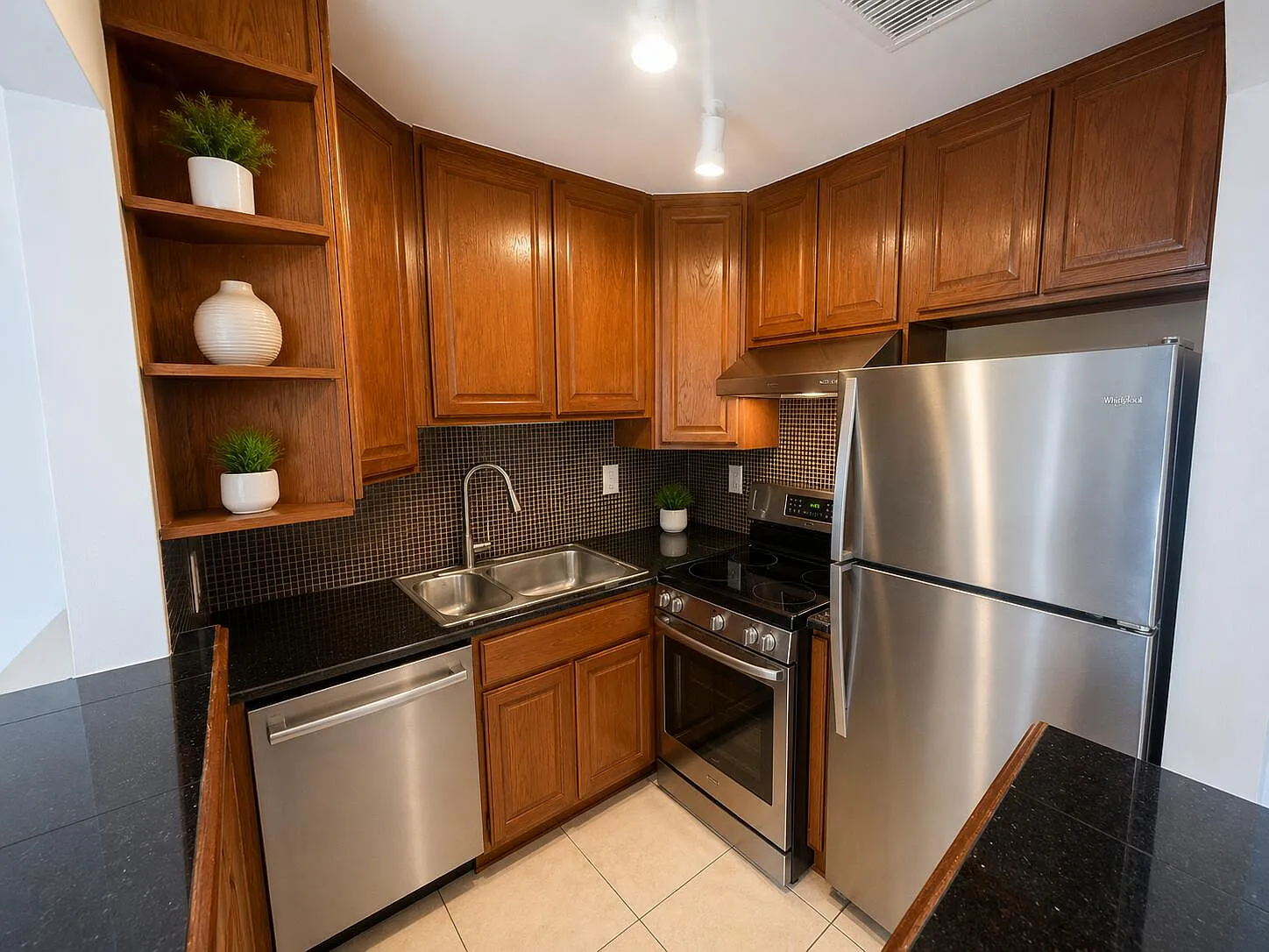 2 bed, 2.0 bath, 800 sqft, $1,800 — Photo 4