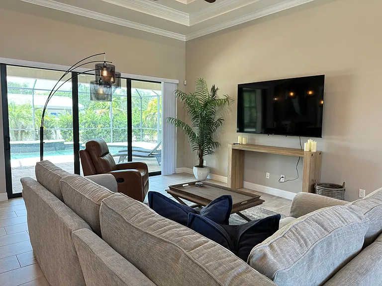 332 Coral St — Photo 12