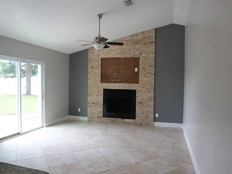 990 Windbrook Dr — Photo 6