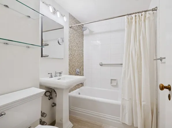 340 West 57th Street 5H image 4 of 4