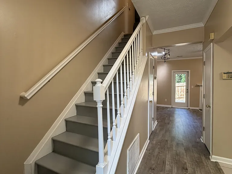 208 Wedgewood Way — Photo 9