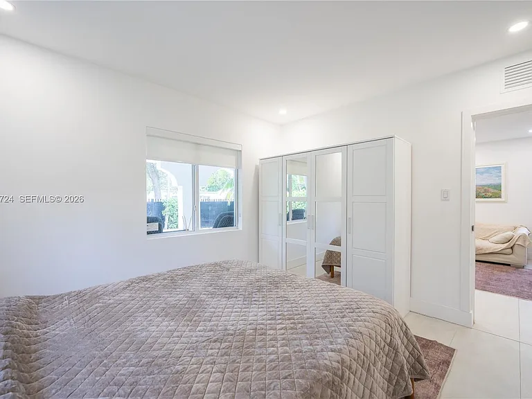 545 NW 47th St — Photo 18
