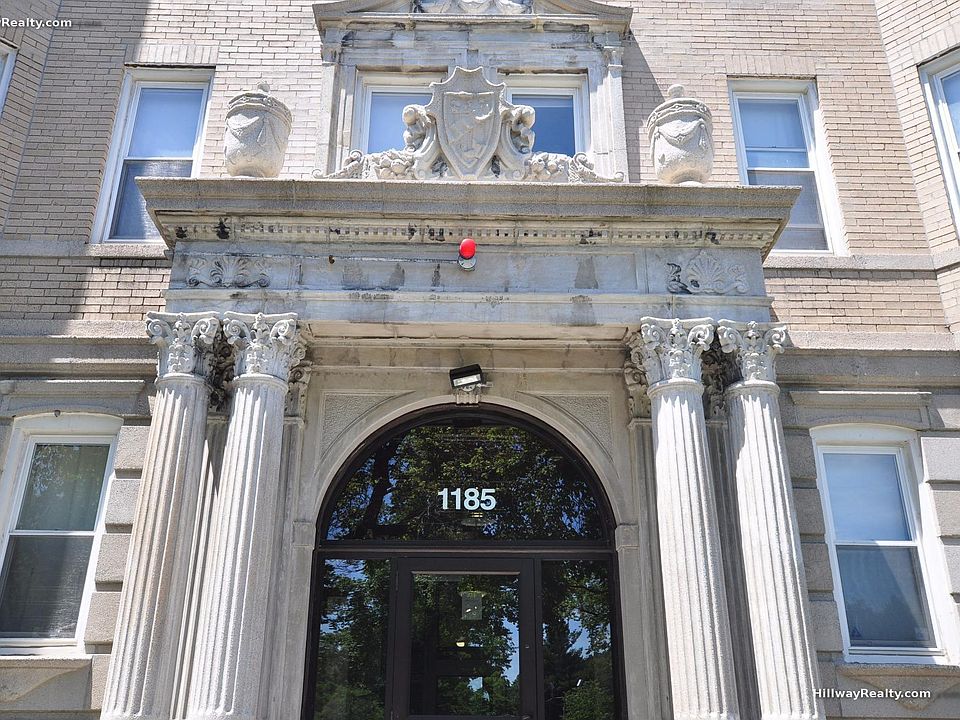 2nd image of 1185 Boylston St APT 43L