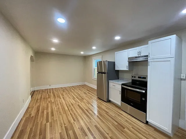317 E 3rd St — Photo 4