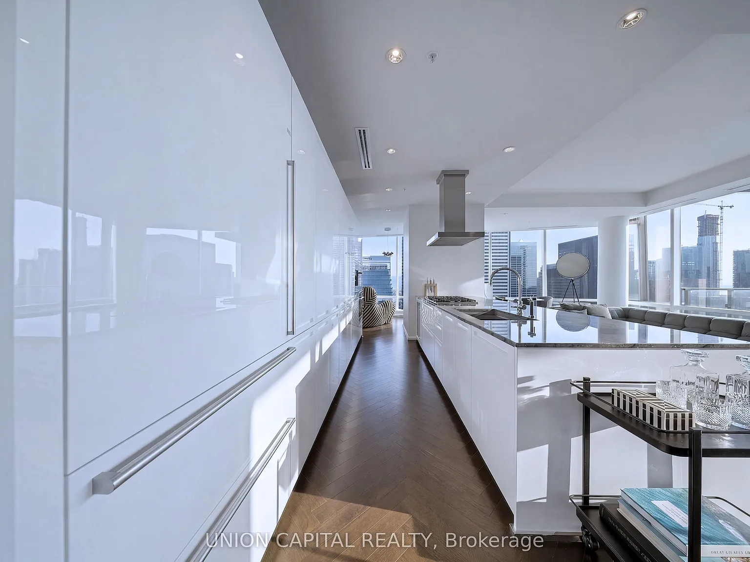 Shangri-La Residences Toronto — Photo 4