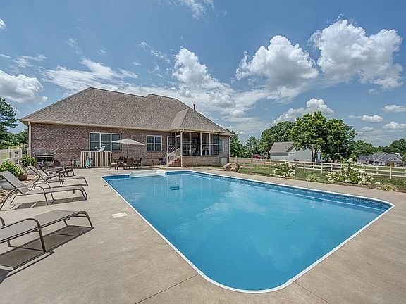 2nd image of 122 Whitetail Dr