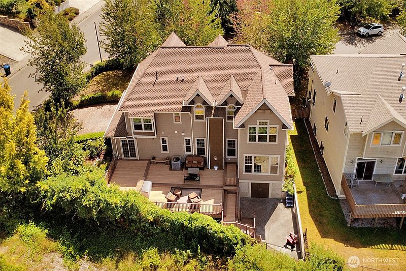 4th image of 2719 Wildrose Court