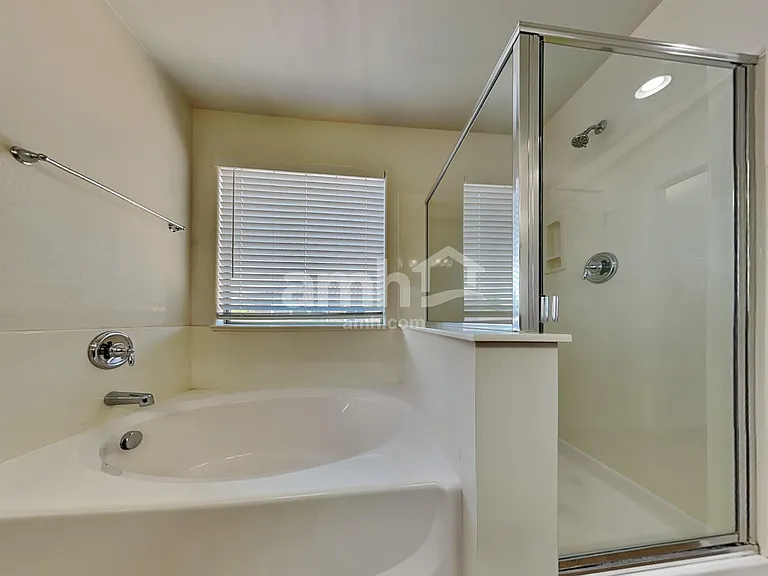 3282 E Oakland St — Photo 17
