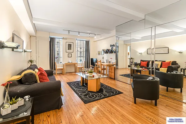 Rented by Coldwell Banker Warburg | media 3