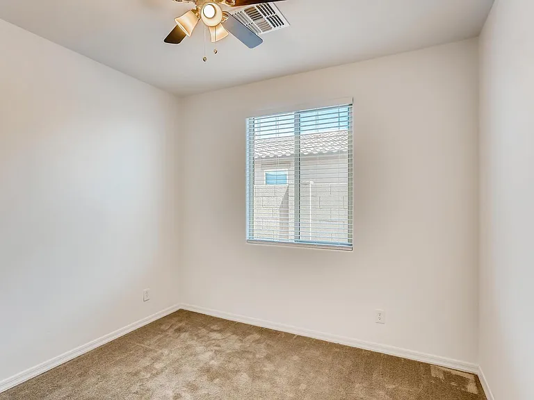 10819 W Lincoln St — Photo 22