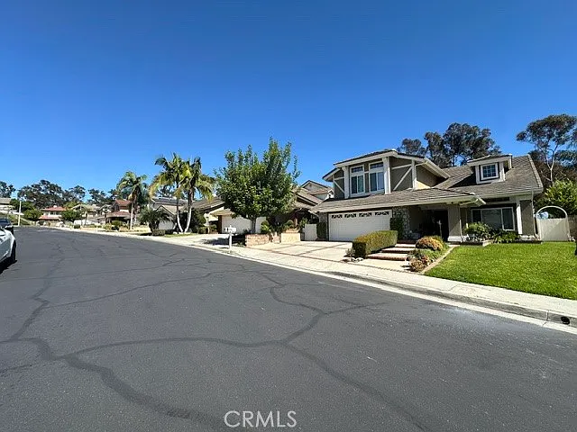 1854 Brooke Ln — Photo 3