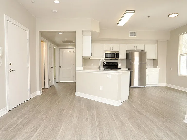1721 Marion — Photo 37