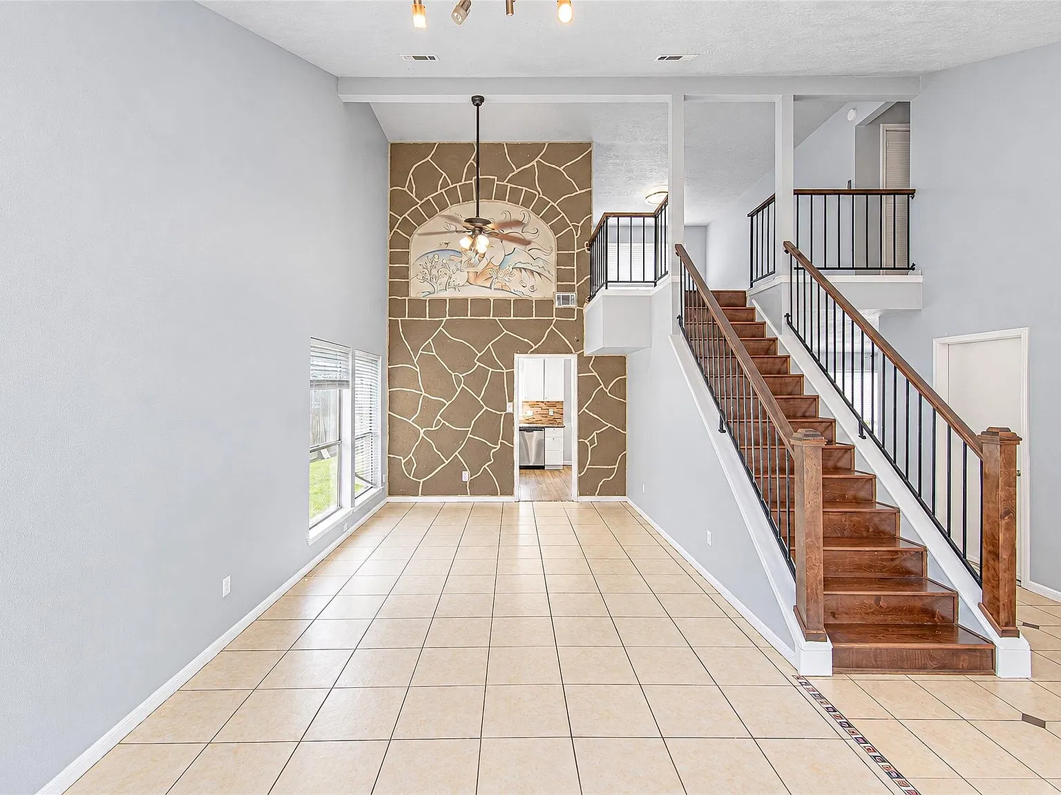 4 bed, 2.5 bath, 2128 sqft, $2,000 — Photo 4