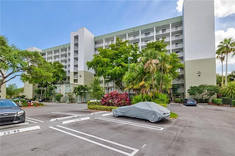 2 bed, 2.0 bath, 1222 sqft, $2,500 — Photo 2