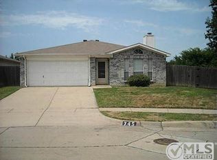 745 Valley Spring Dr, Arlington, TX 76018