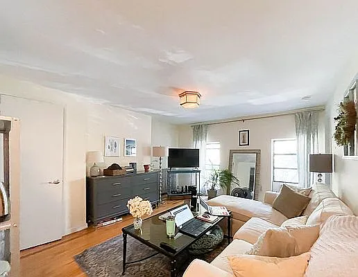 Rented by Kahen Properties | media 12