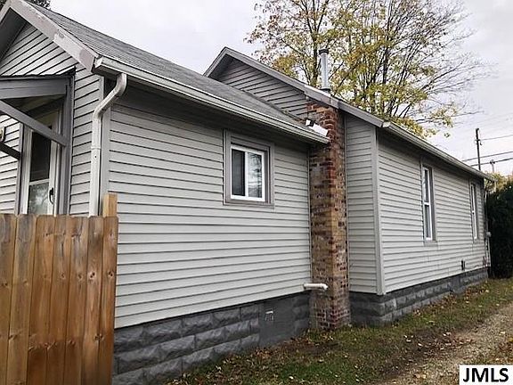 3rd image of 326 Adams St
