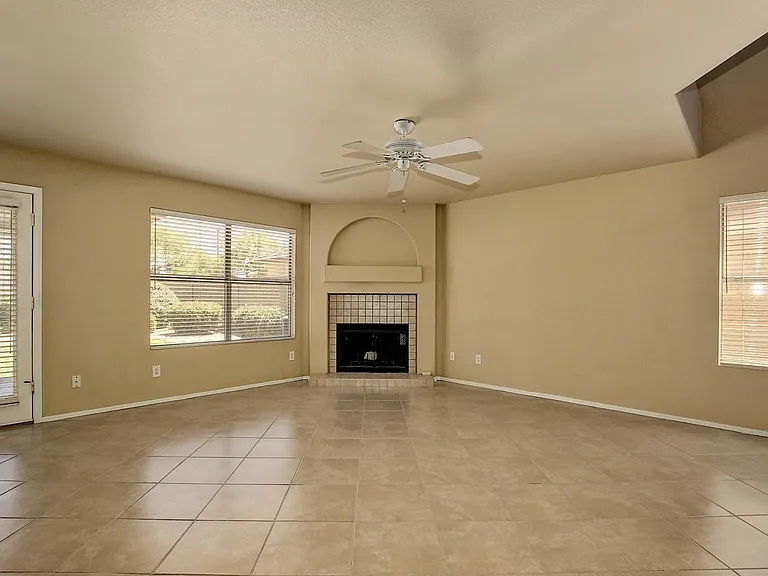 4726 E Mossman Rd — Photo 4