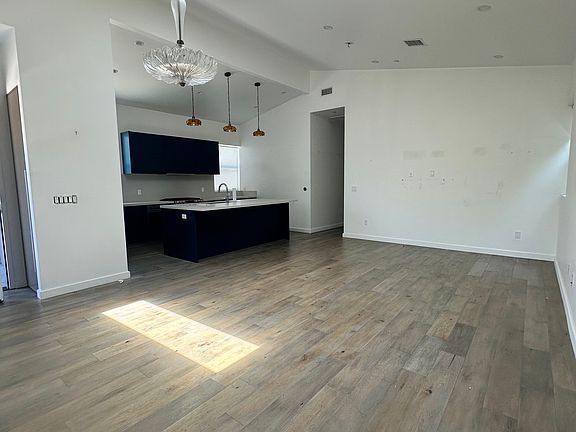2nd image of 2828 S Cloverdale Ave
