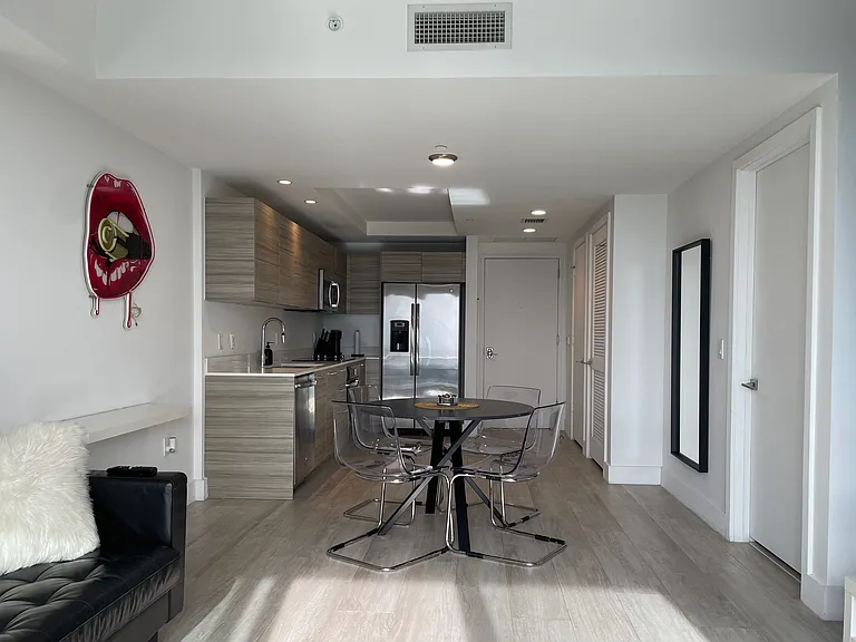 121 NE 34th St #910 — Photo 2