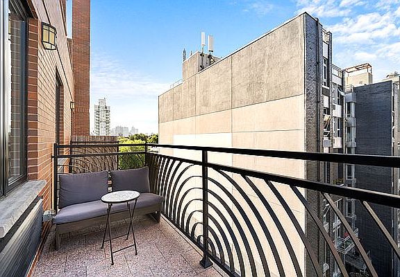 4th image of 525 Myrtle Ave APT 604