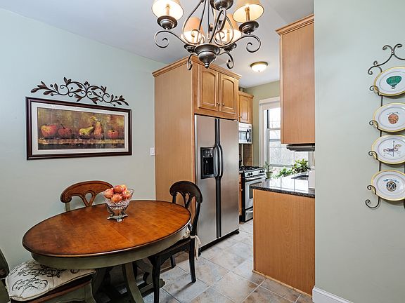 5th image of 25 Parkview Ave APT 5F