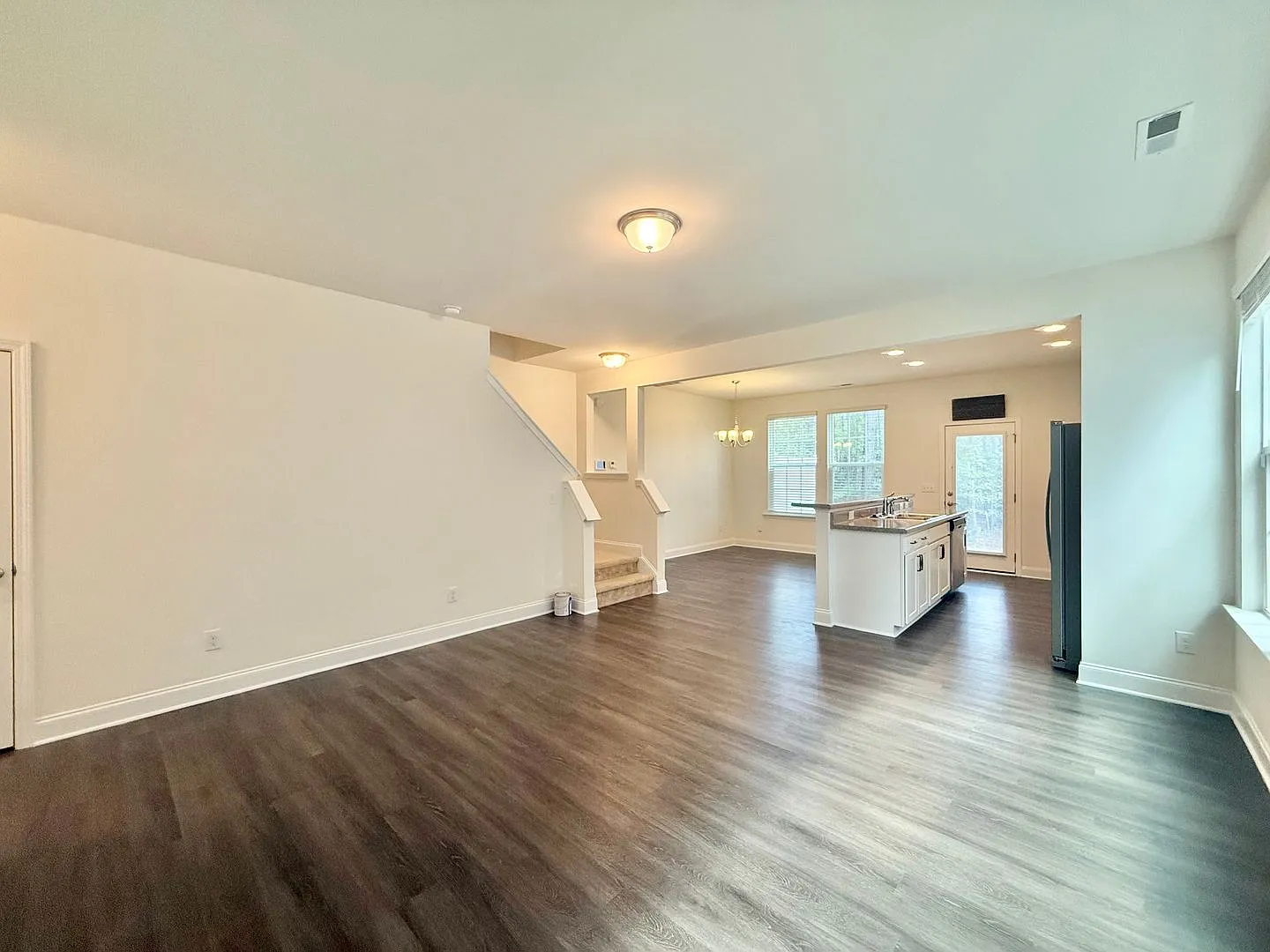 Spacious 3BD, 2.5BA End Unit Raleigh Townhome Near White Oak Shopping Center, I-40, and Downtown ... — Photo 3