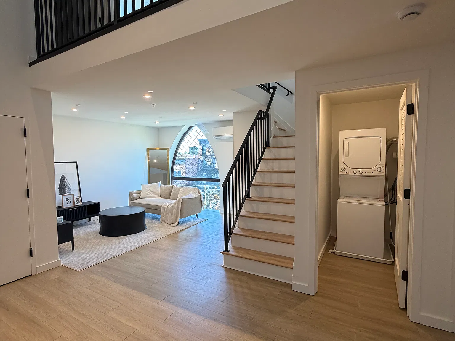 2 bed, 900 sqft, $4,900 — Photo 4
