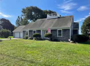 14 South Dr, Middletown, RI 02842