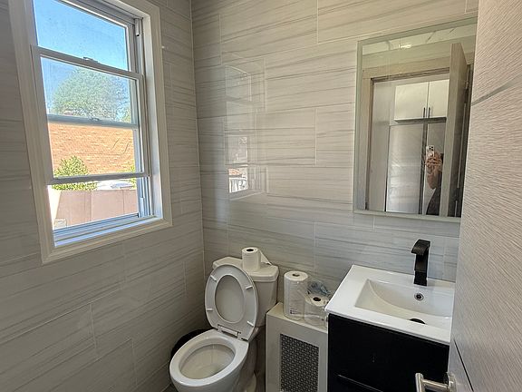 4th image of 277 Potter Ave Floor 1